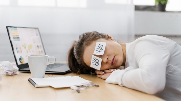 Seseorang yang mengungkapkan bahwa dirinya sedang tidak cukup tidur menjadi tanda jelas mereka sedang stres. Seseorang yang mengungkapkan bahwa dirinya sedang tidak cukup tidur menjadi tanda jelas mereka sedang stres.