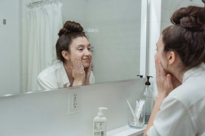 Perempuan pakai tabir surya/pexels.com/Miriam Alonso