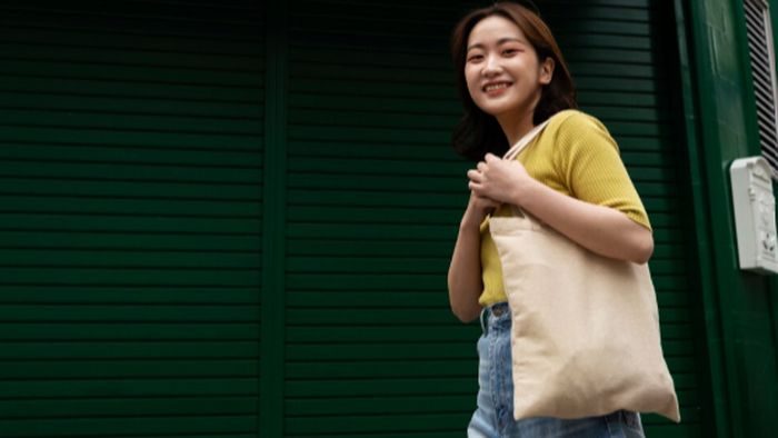 5 Etika Memakai Tas yang Jarang Diketahui, Ternyata Jangan Asal Bawa!/ Foto: freepik.com/freepik 5 Etika Memakai Tas yang Jarang Diketahui, Ternyata Jangan Asal Bawa!/ Foto: freepik.com/freepik