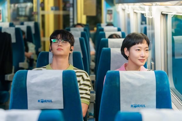 Potret Kim Jae Won dan Kim Go Eun dalam drama 'Yumi's Cells 3'/ Foto: instagram.com/ggonekim Perjalanan kisah cinta Kim Yu Mi dalam drama Yumi's Cells 3 mengajarkan tentang penantian datangnya cinta di waktu yang tepat.