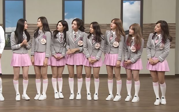Nostalgia penampilan pertama I.O.I di acara Knowing Bros pada tahun 2016 silam.