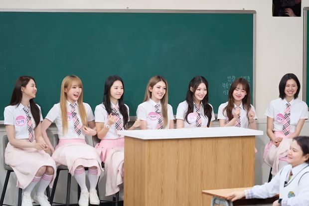 I.O.I kembali mendatangi acara Knowing Bros setelah 10 tahun terakhir dengan seragam program survival 'Produce 101'.