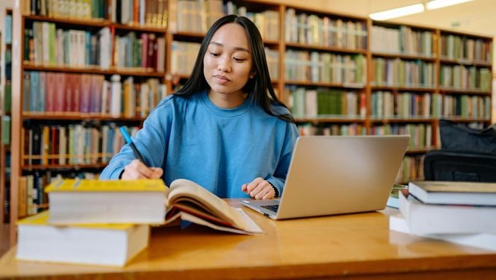Berprestasi. Individu memiliki rekam jejak akademik dan non-akademik yang baik.