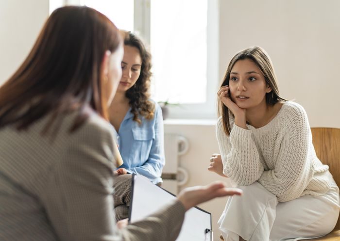 Sebuah studi dari jurnal Personality and Social Psychology berpendapat bahwa orang yang tidak tahu berterima kasih cenderung terlalu fokus pada apa yang 