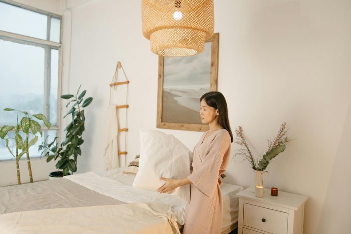 Orang yang selalu merapikan tempat tidur menyukai keteraturan. Mereka konsisten dalam melakukan sesuatu Orang yang selalu merapikan tempat tidur menyukai keteraturan. Mereka konsisten dalam melakukan sesuatu