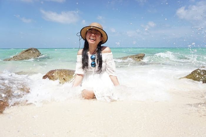 Orang yang suka menemukan kedamaian di pantai sering memiliki ciri kepribadian menjadi pribadi yang teliti dan peka terhadap detail. Mereka adalah tipe orang yang memperhatikan hal-hal kecil yang mungkin sering terlewat oleh orang lain. Orang yang suka menemukan kedamaian di pantai sering memiliki ciri kepribadian menjadi pribadi yang teliti dan peka terhadap detail. Mereka adalah tipe orang yang memperhatikan hal-hal kecil yang mungkin sering terlewat oleh orang lain.