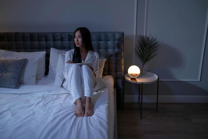 Suhu kamar yang terlalu panas atau kering tidak baik untuk kulit dan juga kualitas tidur. Menurut studi, tubuh manusia bisa beristirahat jauh lebih baik pada suhu yang cenderung sejuk atau dingin. Suhu kamar yang terlalu panas atau kering tidak baik untuk kulit dan juga kualitas tidur. Menurut studi, tubuh manusia bisa beristirahat jauh lebih baik pada suhu yang cenderung sejuk atau dingin.