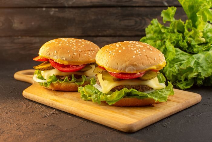 Hamburger merupakan salah satu makanan enak dan banyak digemari oleh berbagai negara. Namun ternyata, jadi makanan yang dihindari oleh orang Jepang. Hamburger merupakan salah satu makanan enak dan banyak digemari oleh berbagai negara. Namun ternyata, jadi makanan yang dihindari oleh orang Jepang.