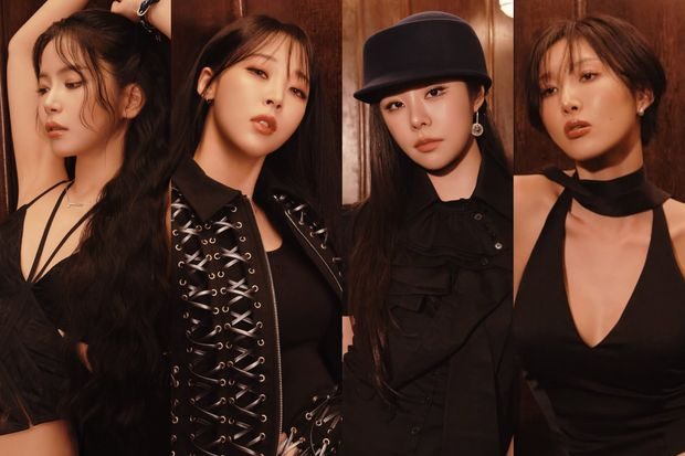 Potret MAMAMOO dalam poster konser '4WARD'/ Foto: instagram.com/mamamoo_official Para member MAMAMOO kompak tampil karismatik dalam poster konser '4WARD' dengan mengenakan pakaian hitam yang memancarkan pesona masing-masing.