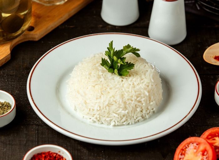 Nasi putih bisa memicu munculnya jerawat. Roti gandum tidak memicu lonjakan produksi minyak yang besar