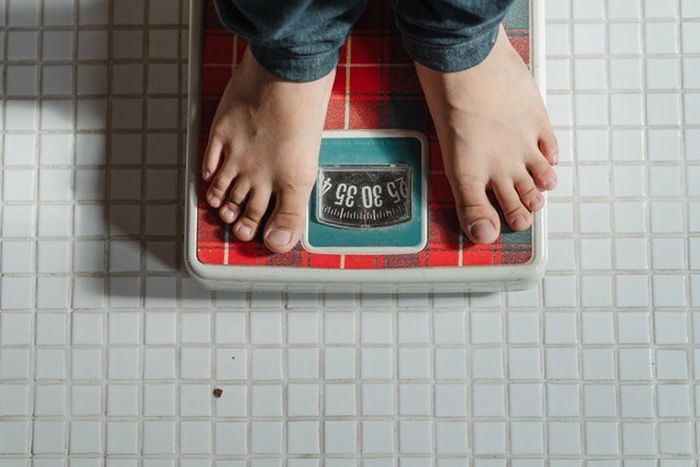 Manfaat Rutin Minum Segelas Air Hangat Setelah Bangun Tidur Setiap Hari