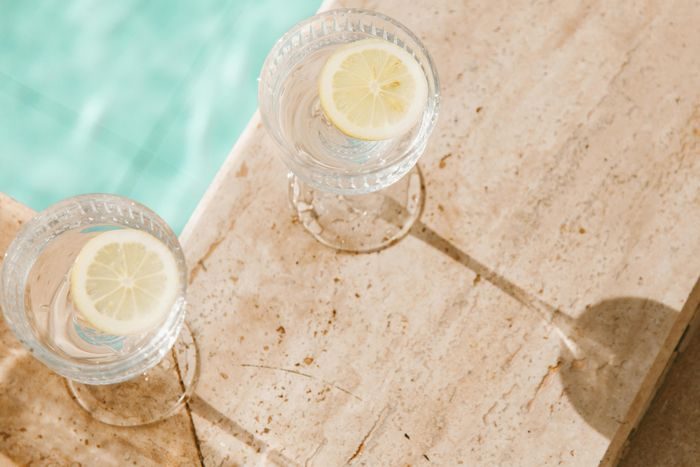 Manfaat Rutin Minum Segelas Air Lemon di Pagi Hari