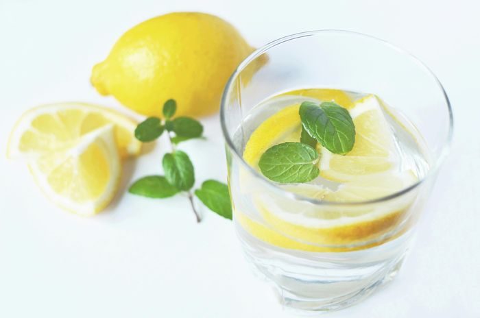 Efek Samping Rutin Minum Air Lemon