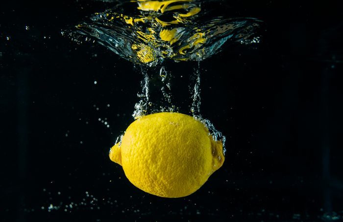 Manfaat Rutin Minum Segelas Air Lemon di Pagi Hari