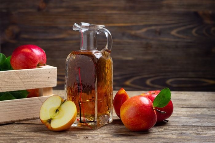 Cuka apel menawarkan segudang manfaat untuk kesehatan. Mulai dari membantu menurunkan berat badan, mengontrol kadar gula darah, mengatasi gangguan pencernaan, serta penurunan risiko penyakit jantung dan kanker. Cuka apel menawarkan segudang manfaat untuk kesehatan. Mulai dari membantu menurunkan berat badan, mengontrol kadar gula darah, mengatasi gangguan pencernaan, serta penurunan risiko penyakit jantung dan kanker.