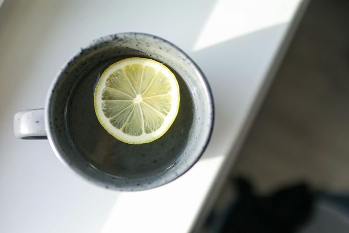 Kombinasi air lemon dengan cabai cayenne dapat mendetoksifikasi dan membantu pencernaan. Selain itu, keduanya juga membantu meningkatkan metabolisme dan menurunkan berat badan. Kombinasi air lemon dengan cabai cayenne dapat mendetoksifikasi dan membantu pencernaan. Selain itu, keduanya juga membantu meningkatkan metabolisme dan menurunkan berat badan.