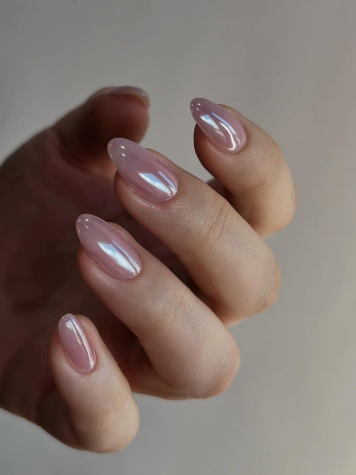 Warna lilac dengan efek glazed memberikan tampilan manis dan glowing. Pilihan sempurna untuk kamu yang suka warna pastel elegan.