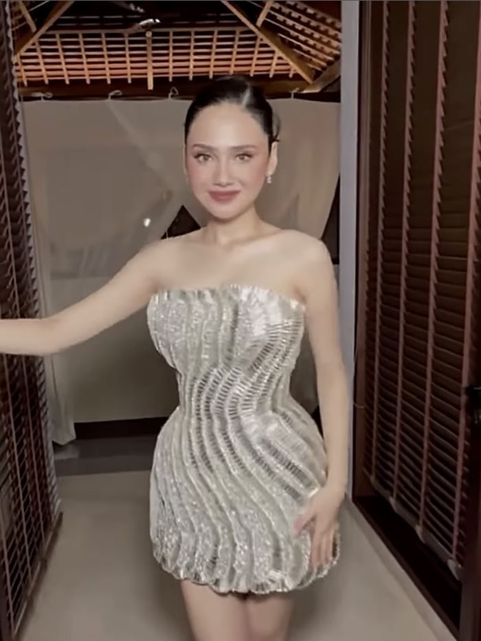 Busana after-party Syifa Hadju dirancang oleh Yogie Pratama