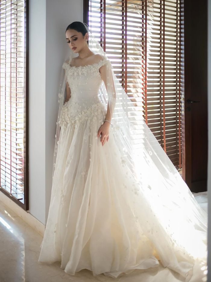 Gaun pengantin Syifa Hadju rancangan Hian Tjen