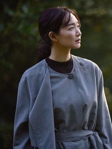 Shin Min Ah Shin Min Ah saat membintangi film Korea The Eyes