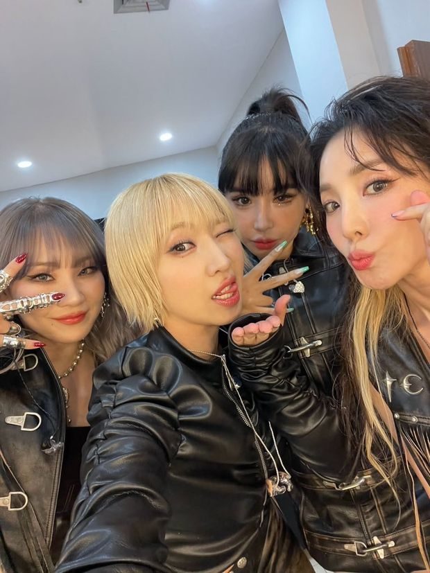 Potret 2NE1.