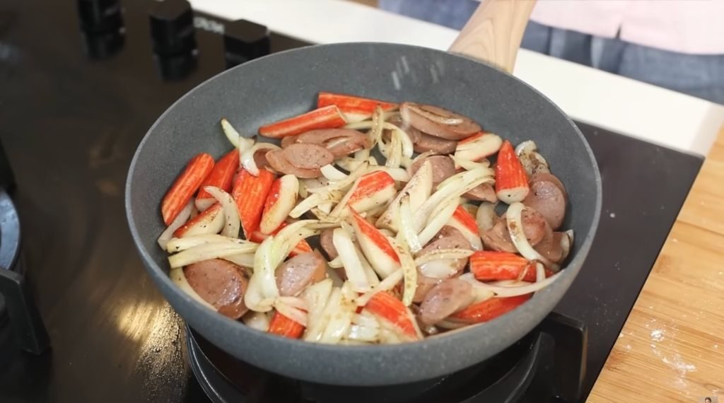 Resep pizza mentai teflon ala Chef Davina Hermawan Resep pizza mentai teflon ala Chef Davina Hermawan untuk sajian akhir pekan