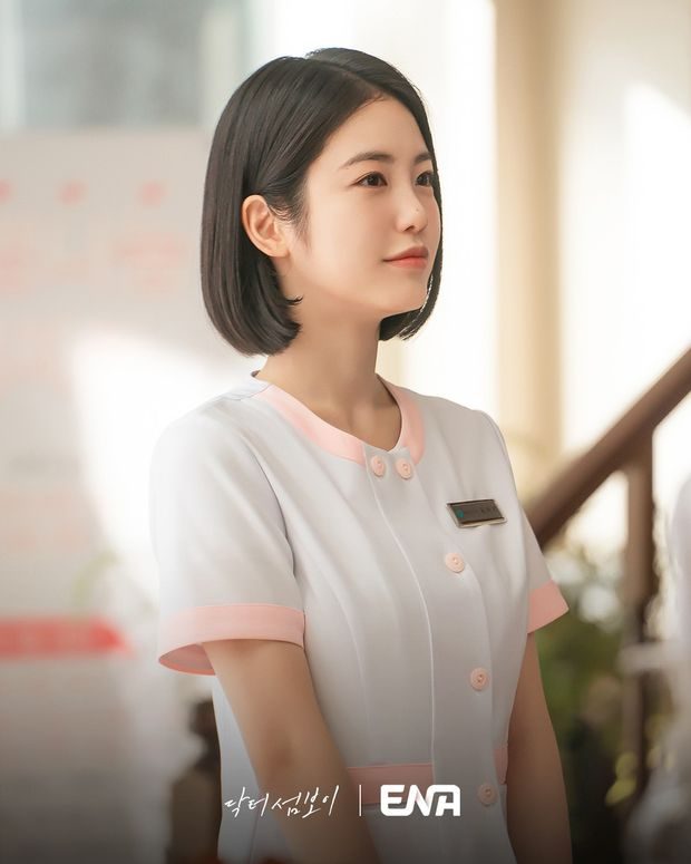 Potret Shin Ye Eun di Doctor on the Edge/ Foto: instagram.com/ena_drama Potret Shin Ye Eun di Doctor on the Edge/ Foto: instagram.com/ena_drama