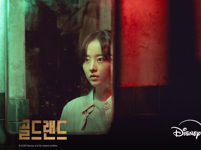 Peran Park Bo Young di drama 'Gold Land' secara tiba-tiba akan dihadapkan dengan kemunculan bongkahan emas secara misterius. Peran Park Bo Young di drama 'Gold Land' secara tiba-tiba akan dihadapkan dengan kemunculan bongkahan emas secara misterius.