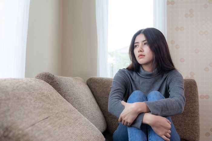 Orang berubah jadi sosok mandiri juga bisa terjadi karena mereka merasa menerima bantuan tidaklah nyaman. Di satu sisi mereka merasa bersyukur akan bantuan tersebut, tetapi ada perasaan lainnya yang merasa bahwa menerima bantuan itu sangat berat.