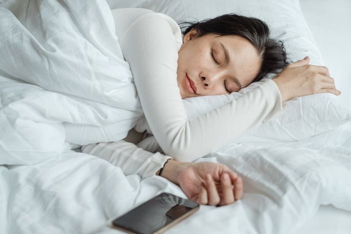 Tidur yang cukup dan berkualitas memiliki banyak manfaat untuk kesehatan, salah satunya membuat tubuh tetap awet muda. Tidur yang cukup dan berkualitas memiliki banyak manfaat untuk kesehatan, salah satunya membuat tubuh tetap awet muda.