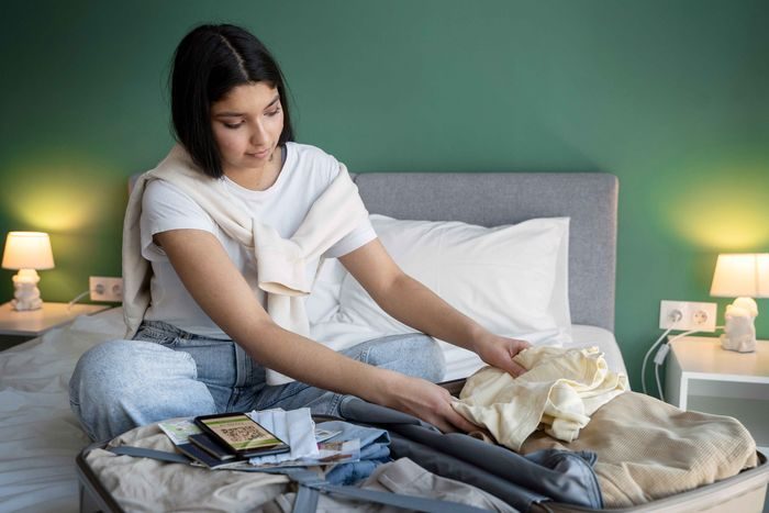Orang yang suka packing banyak baju saat mudik adalah sosok yang mengenal diri mereka sendiri dengan baik. Mereka tahu tingkat kenyamanan yang harus mereka penuhi. Pengetahuan itu memainkan peran besar dalam bagaimana mereka mempersiapkan perjalanan. Orang yang suka packing banyak baju saat mudik adalah sosok yang mengenal diri mereka sendiri dengan baik. Mereka tahu tingkat kenyamanan yang harus mereka penuhi. Pengetahuan itu memainkan peran besar dalam bagaimana mereka mempersiapkan perjalanan.
