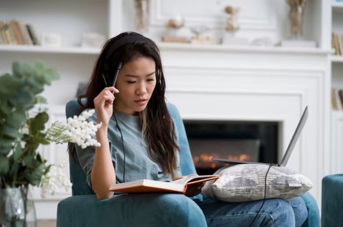 Thinking introvert dikenal sebagai sosok yang imajinatif dan analitis. Mereka sering tenggelam dalam pikiran dan punya cara unik melihat dunia./ Foto: freepik.com Thinking introvert dikenal sebagai sosok yang imajinatif dan analitis. Mereka sering tenggelam dalam pikiran dan punya cara unik melihat dunia./ Foto: freepik.com