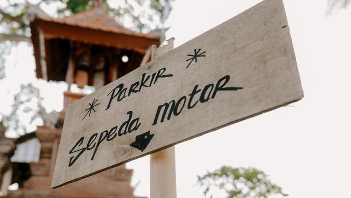 Meminta karcis parkir dan cek keaslian karcis untuk mengetahui tempat tersebut bukan parkir liar Meminta karcis parkir dan cek keaslian karcis untuk mengetahui tempat tersebut bukan parkir liar