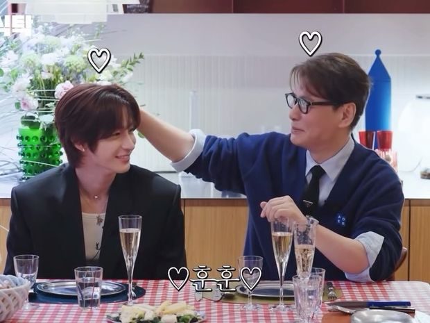 Yoon Sang memamerkan jam tangan yang merupakan hadiah dari Anton dalam acara bincang-bincang Fairy Jae Hyung. Anton membelikan jam tangan tersebut dari gaji pertamanya sejak debut bersama RIIZE.