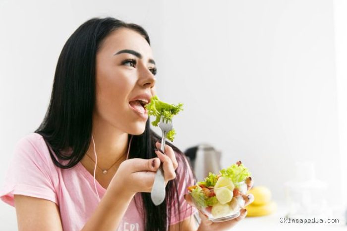 Sarapan membantu tubuh mendapatkan energi agar tetap fokus dan tidak mudah lelah saat beraktivitas.