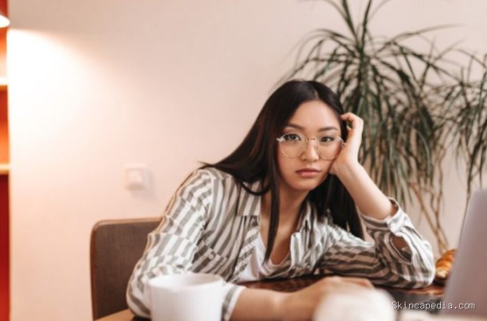 Banyak orang menunggu motivasi datang sebelum mulai bekerja. Menurut penelitian terbaru, mengubah cara memandang rasa cemas atau tegang justru dapat meningkatkan performa dan produktivitas./ Foto: magnific.com/lookstudio