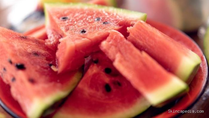 Buah semangka. Semangka membantu memenuhi hidrasi Buah semangka. Semangka membantu memenuhi hidrasi