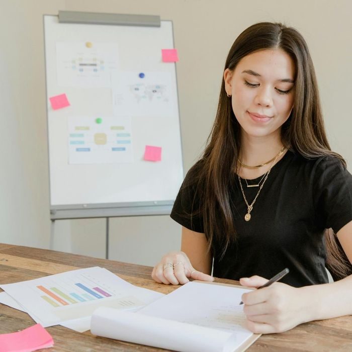 Virgo fokus pada detail dan metode belajar yang terstruktur sehingga mampu memecah ide rumit menjadi lebih sederhana. Virgo fokus pada detail dan metode belajar yang terstruktur sehingga mampu memecah ide rumit menjadi lebih sederhana.