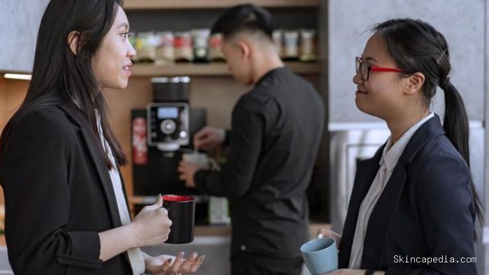 Orang cerdas sosial berhati-hati saat berargumentasi. Mereka tidak bicara hanya untuk memuaskan ego sendiri.