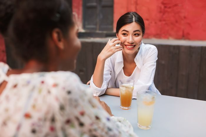 Kalimat “Aku Nggak Tahu Bagaimana Aku Terus Dapat Promosi” cenderung membuat orang lain merasa tidak nyaman. Rekan kerja mereka mungkin akan berpikir, 