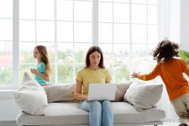 Cara jadi lebih sabar bisa dimulai dengan mengubah cara pandang terhadap situasi yang terasa menjengkelkan/Foto: Magnific Cara jadi lebih sabar bisa dimulai dengan mengubah cara pandang terhadap situasi yang terasa menjengkelkan. Memahami penyebab rasa tidak nyaman membantu seseorang melihat masalah dengan lebih objektif. Sudut pandang yang berbeda sering kali membuat keadaan terasa lebih ringan untuk dijalani.