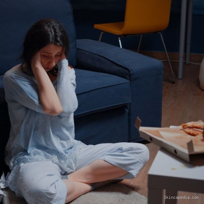 Ada banyak faktor yang bisa menyebabkan cortisol face atau terlihat membengkak. Mulai dari stres kronis, kurang tidur, hingga gangguan hormonal.