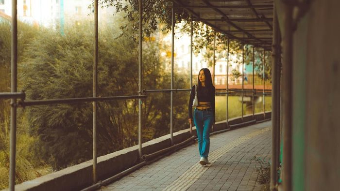 Cara Jalan Kaki yang Tepat untuk Menghempas Perut Buncit