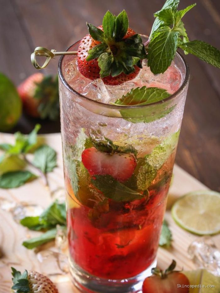 Ilustrasi Virgin Strawberry Watermelon Margarita Mocktail