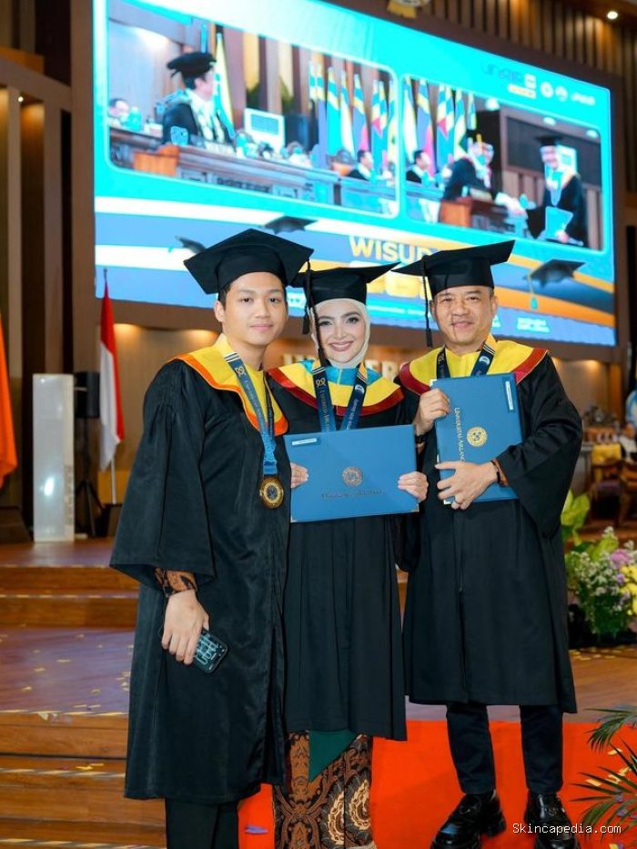 Pelajaran yang bisa dipetik dari kelulusan kuliah keluarga Anang Hermansyah