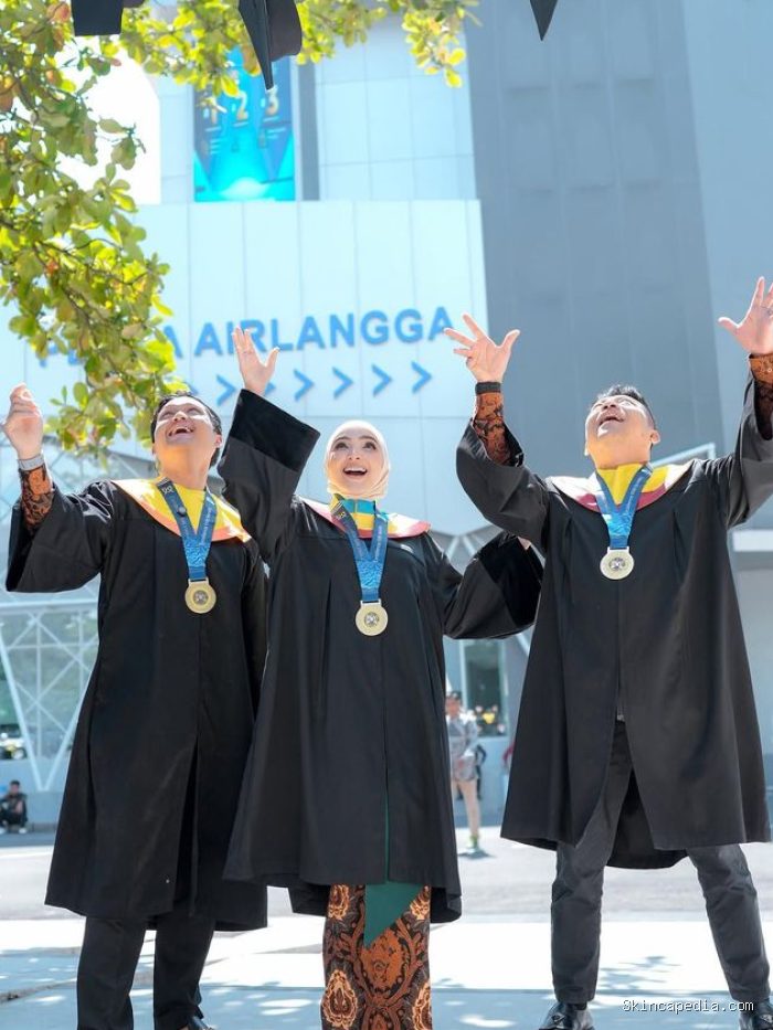 Pelajaran yang bisa dipetik dari kelulusan kuliah keluarga Anang Hermansyah