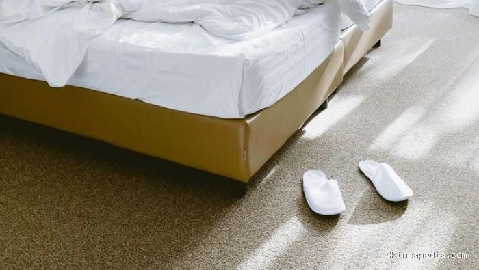 Kamar hotel menyediakan slippers untuk tamu yang bisa dibawa pulang Kamar hotel menyediakan slippers untuk tamu yang bisa dibawa pulang