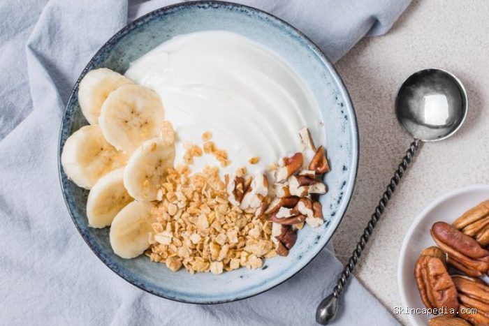 Menu sarapan terbaik untuk kesehatan usus adalah greek yogurt. Yogurt mengandung probiotik dan protein yang memiliki peran penting terhadap kesehatan pencernaan. Menu sarapan terbaik untuk kesehatan usus adalah greek yogurt. Yogurt mengandung probiotik dan protein yang memiliki peran penting terhadap kesehatan pencernaan.
