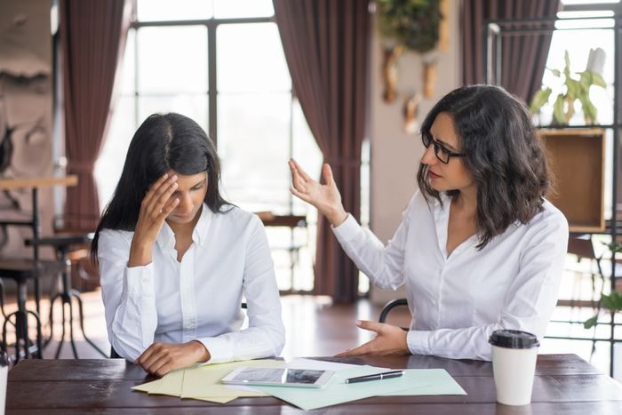 Cara mengenali orang tidak percaya diri dari kalimatnya adalah mereka suka mengucapkan kata-kata buruk tentang dirinya sendiri. Cara mengenali orang tidak percaya diri dari kalimatnya adalah mereka suka mengucapkan kata-kata buruk tentang dirinya sendiri.
