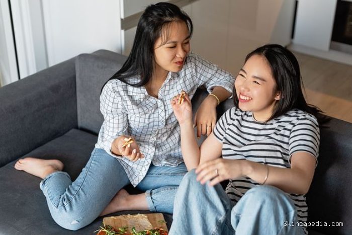 Bukan cuma berbohong. Orang yang tidak bisa dipercaya suka melebih-lebihkan cerita dari yang seharusnya